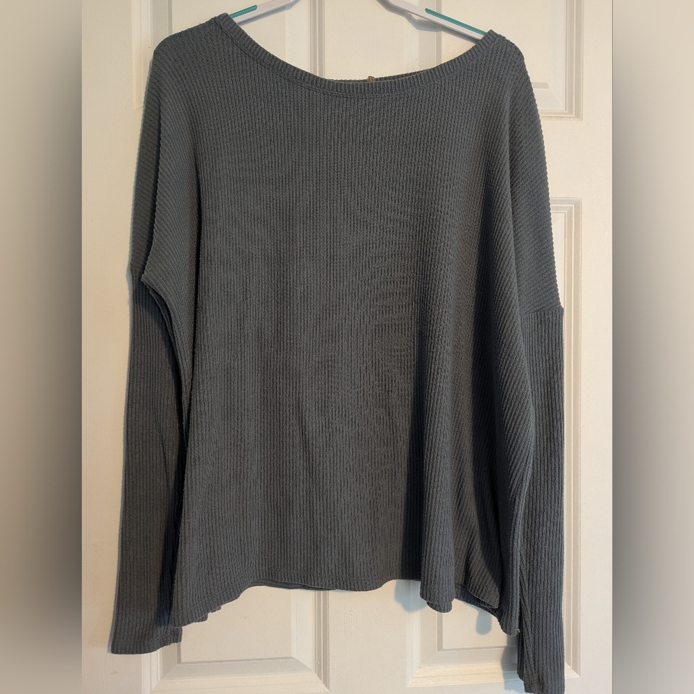 3 For $25 🌻 Blue Gray Open Back Crewneck Sweater